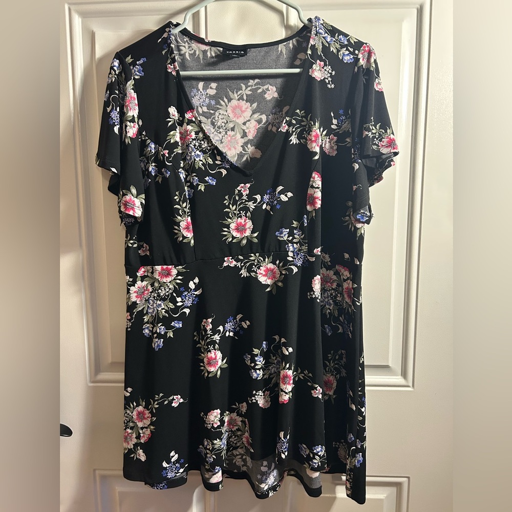 Torrid Women’s Black Floral V-neck Top